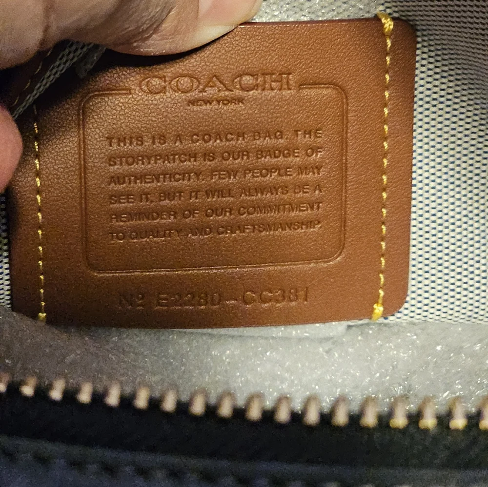 COACH ROGUE WITH RIVETS NEW - Picture 9 of 9